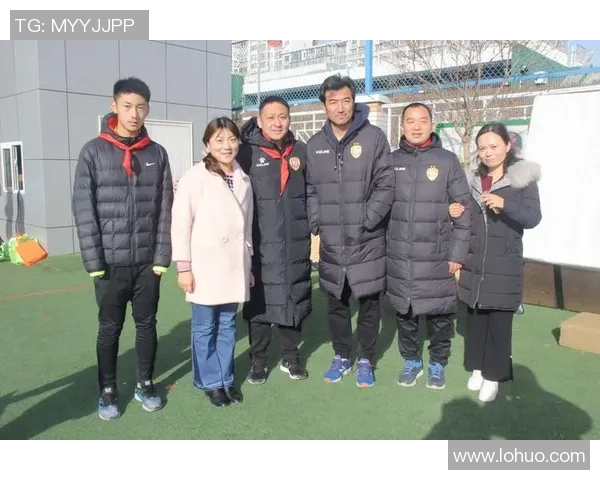 小朋友与足球明星亲密接触梦想成真瞬间的欢笑与感动